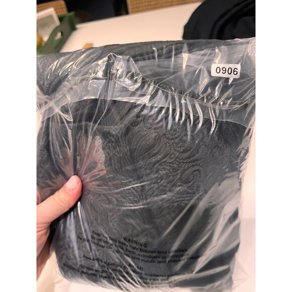 MaxMara Black Textured Short Sleeve Shift Dress Sz 14 - Picture 8 of 8